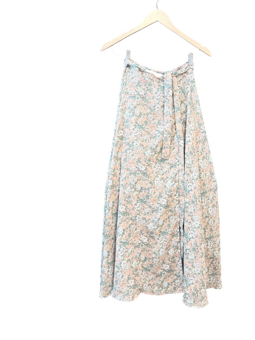 Express Compagnie Internationale MARQUE
DEPOSÉE Floral Maxi Skirt in Peach Blue